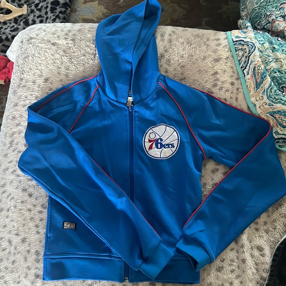 76er’s Sports jacket size small in great condition. Antique